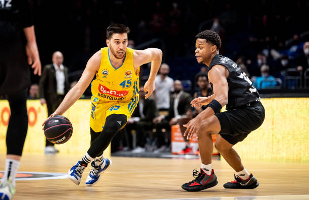 他大胆扶持 他大胆扶持